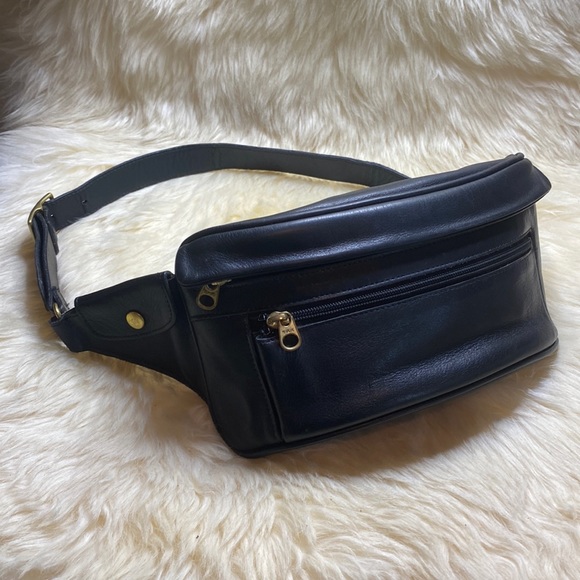 Coach Handbags - Vintage Coach Waist Pouch in black leather